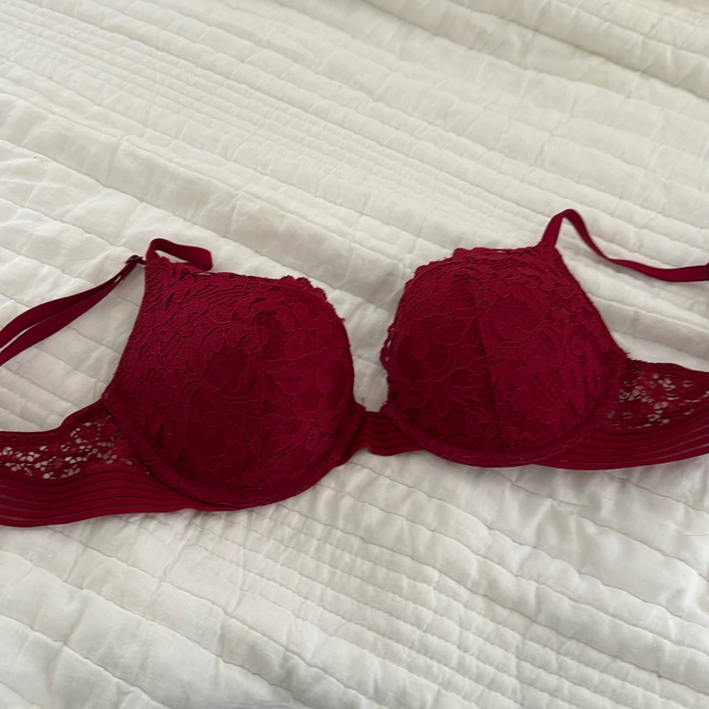 Victorias Secret push up bra red lace 34B